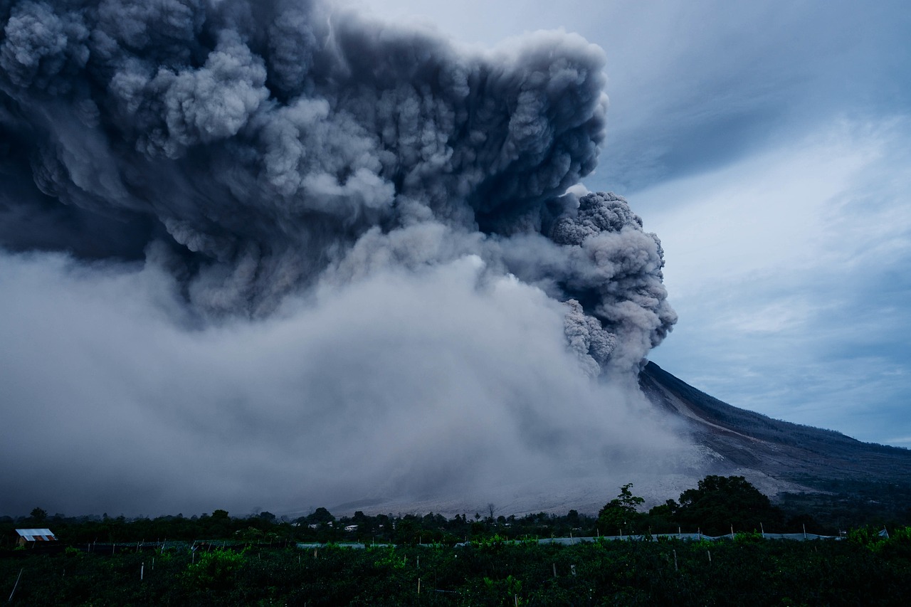 印尼火山噴發(fā)最新動態(tài)，影響、應(yīng)對與反思