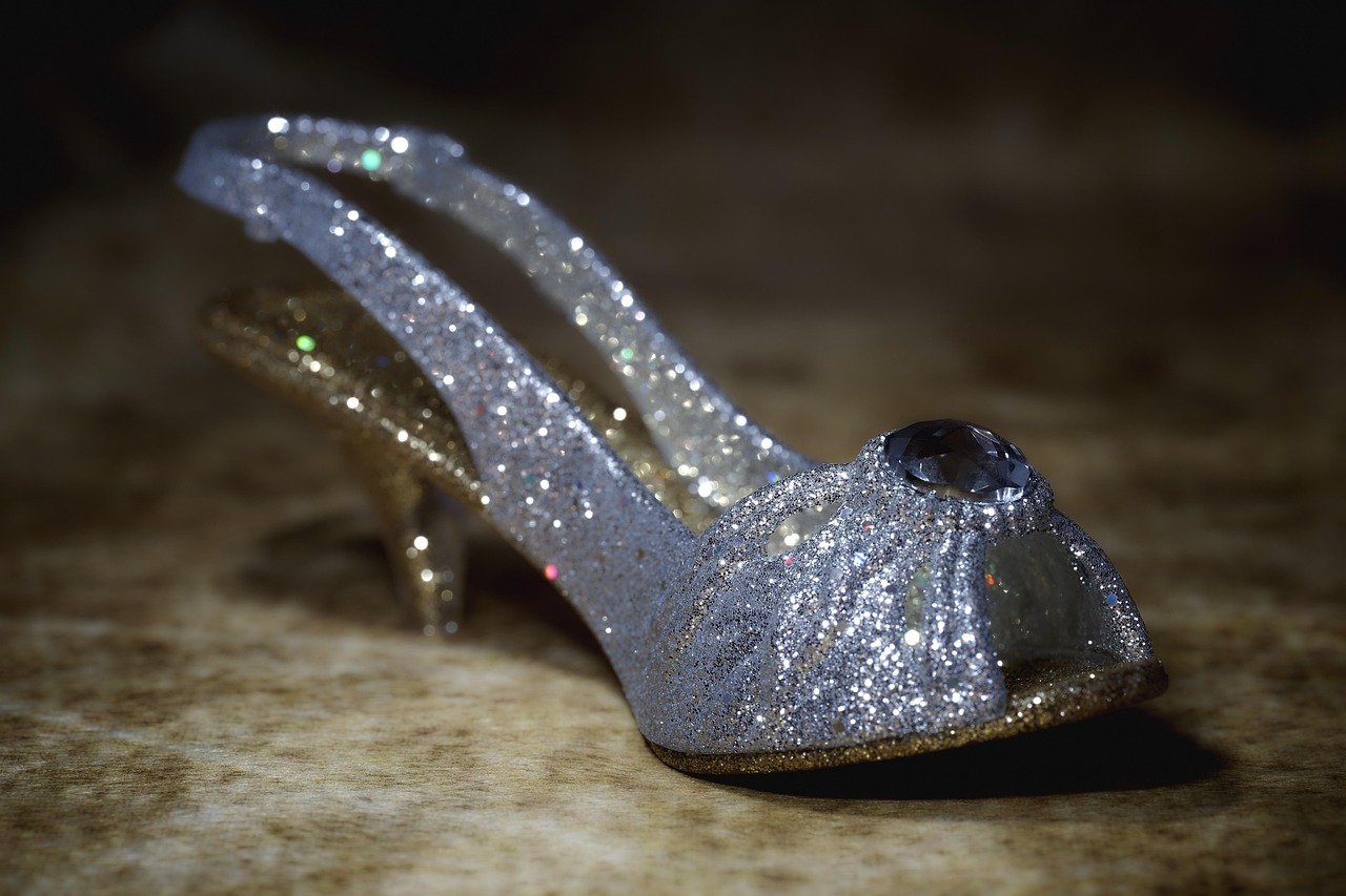 暮光之城女主角四月最新動(dòng)態(tài)，星光閃耀的探尋