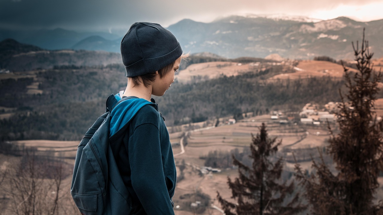 邵偉最新小說四月的秘密，成長與救贖的心靈之旅